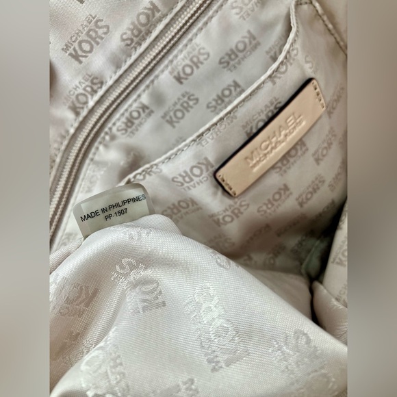 MICHAEL KORS Burgundy Jet Set Tote *Like New* - Picture 11 of 13